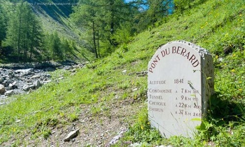 Route-du-Parpaillon-mountain-stream-summer-11024-500×311